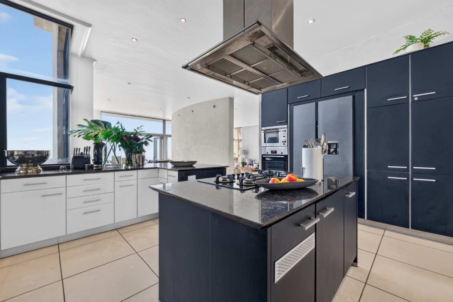 8 Bedroom Property for Sale in Bantry Bay Western Cape